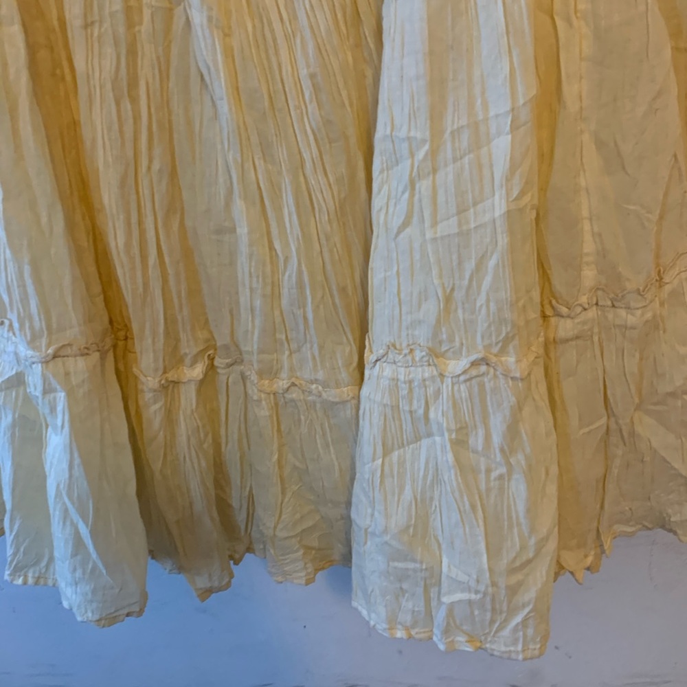 Elegant Cream Skirt with Embroidered Waistband - Picture 4 of 8